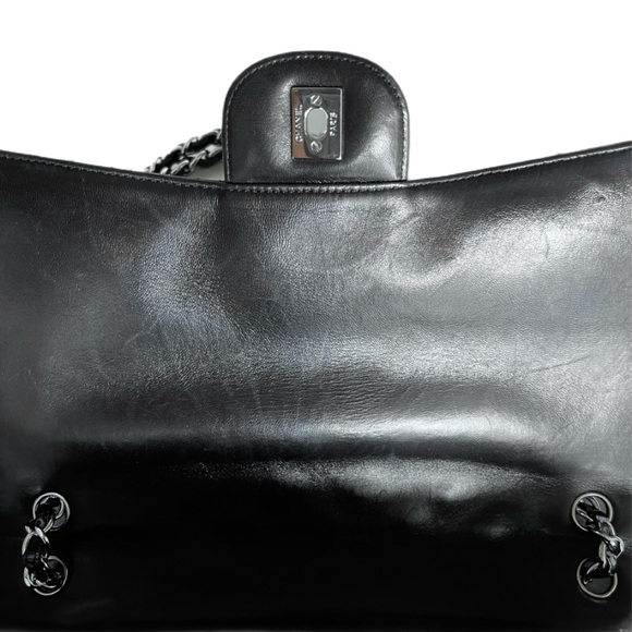 CHANEL Classic Maxi Single Flap Patent Leather • BLACK • Silver-Tone Hardware - Picture 13 of 16
